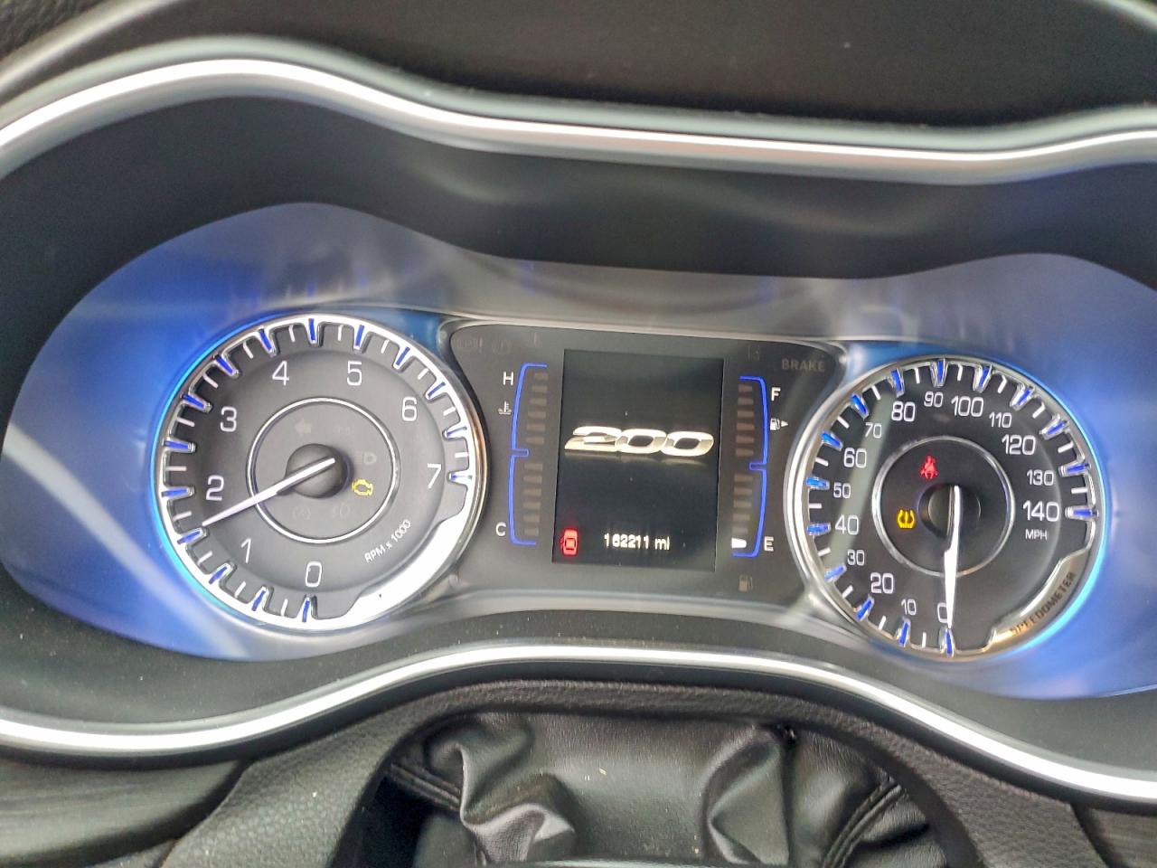 Chrysler 200 Limited Image 6