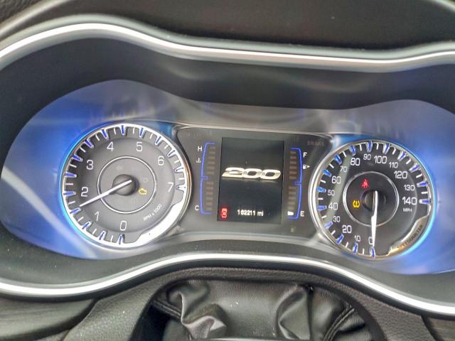 Chrysler 200 Limited Image 6