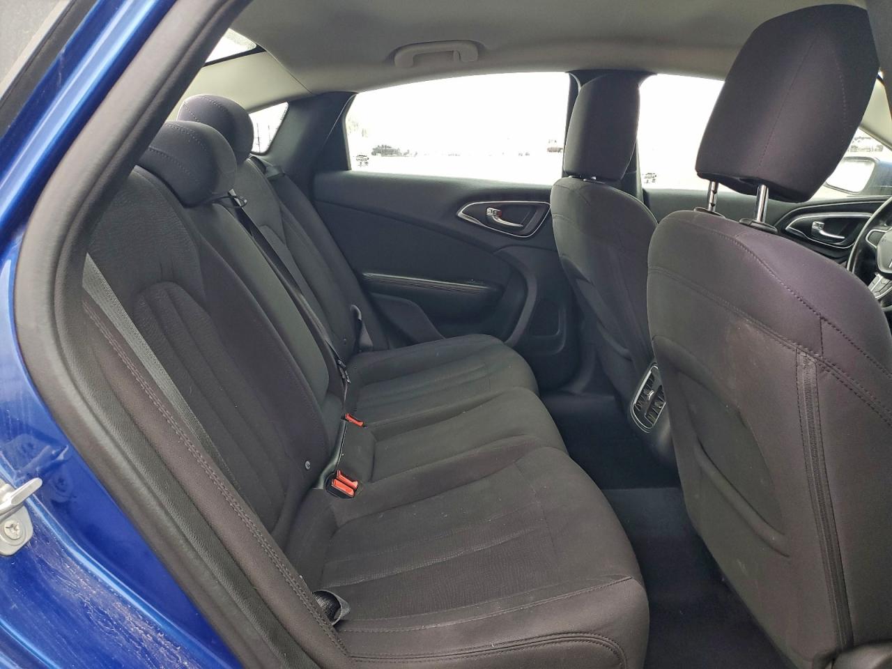 Chrysler 200 Limited Image 10