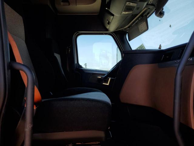 Freightliner Cascadia 1 Image 9