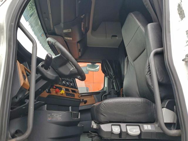 Freightliner Cascadia 1 Image 2