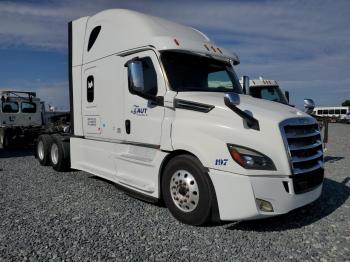  Salvage Freightliner Cascadia 1