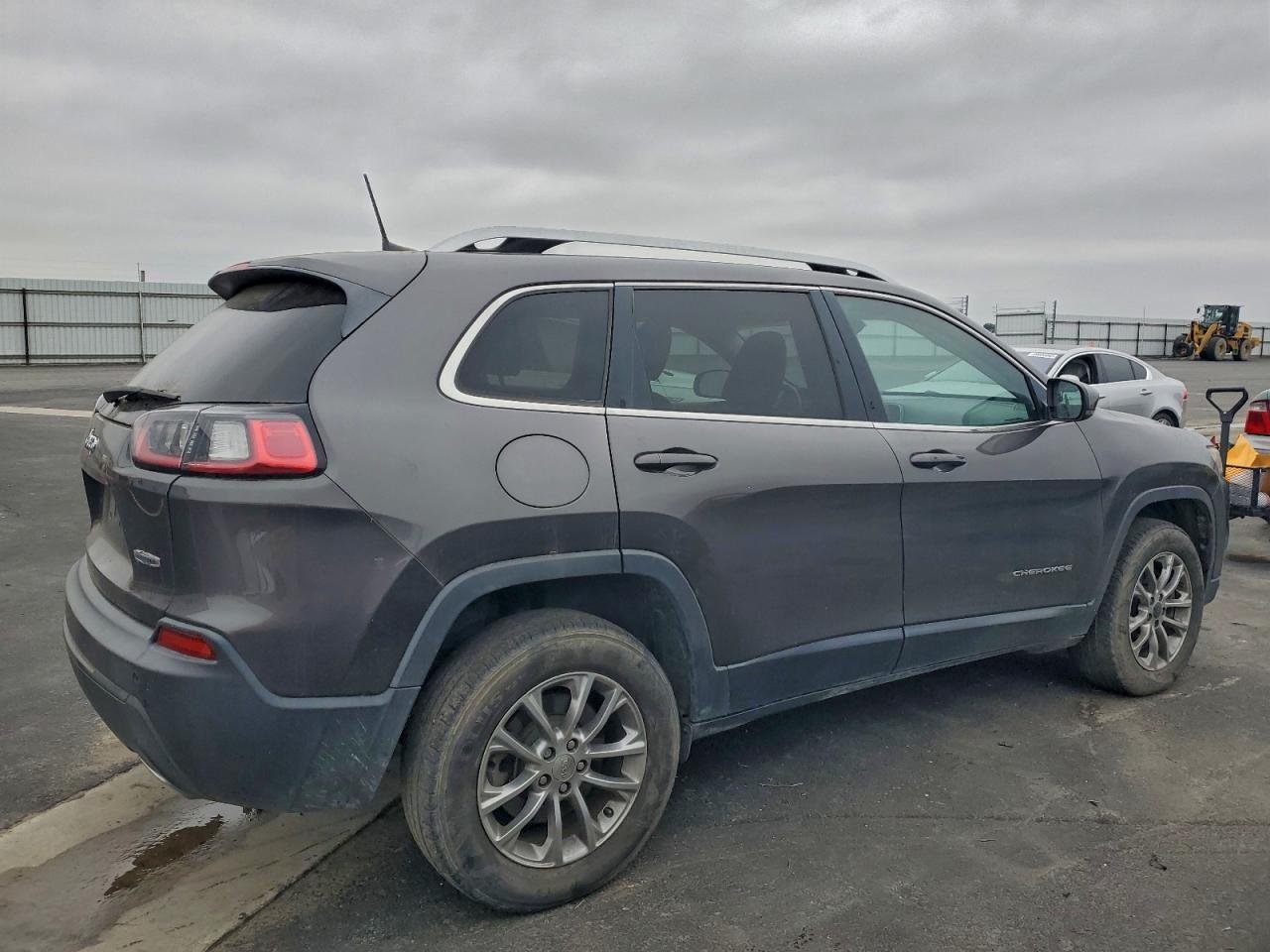 Jeep Grand Cherokee Latitude Plus Image 2