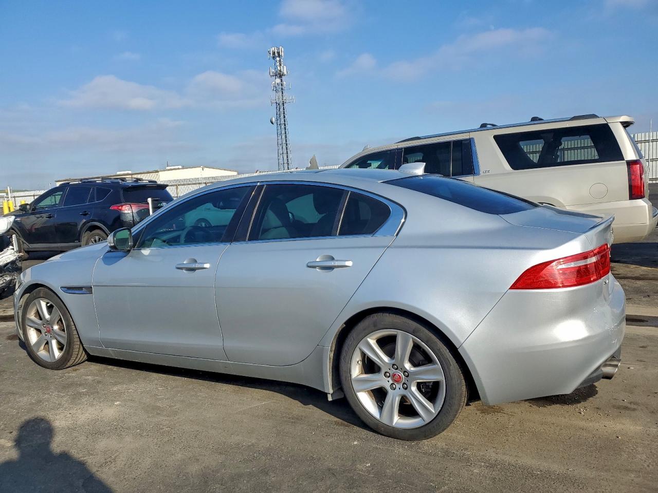 Jaguar XE Prestige Image 8