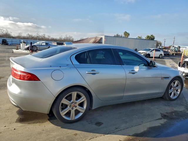 Jaguar XE Prestige Image 6