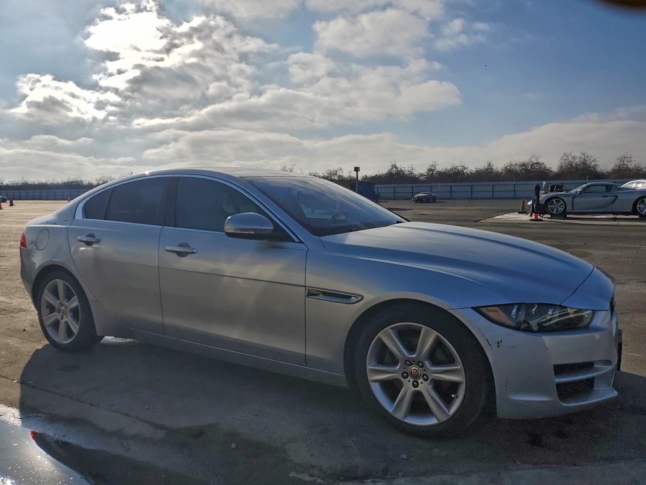 Jaguar XE Prestige Image 2