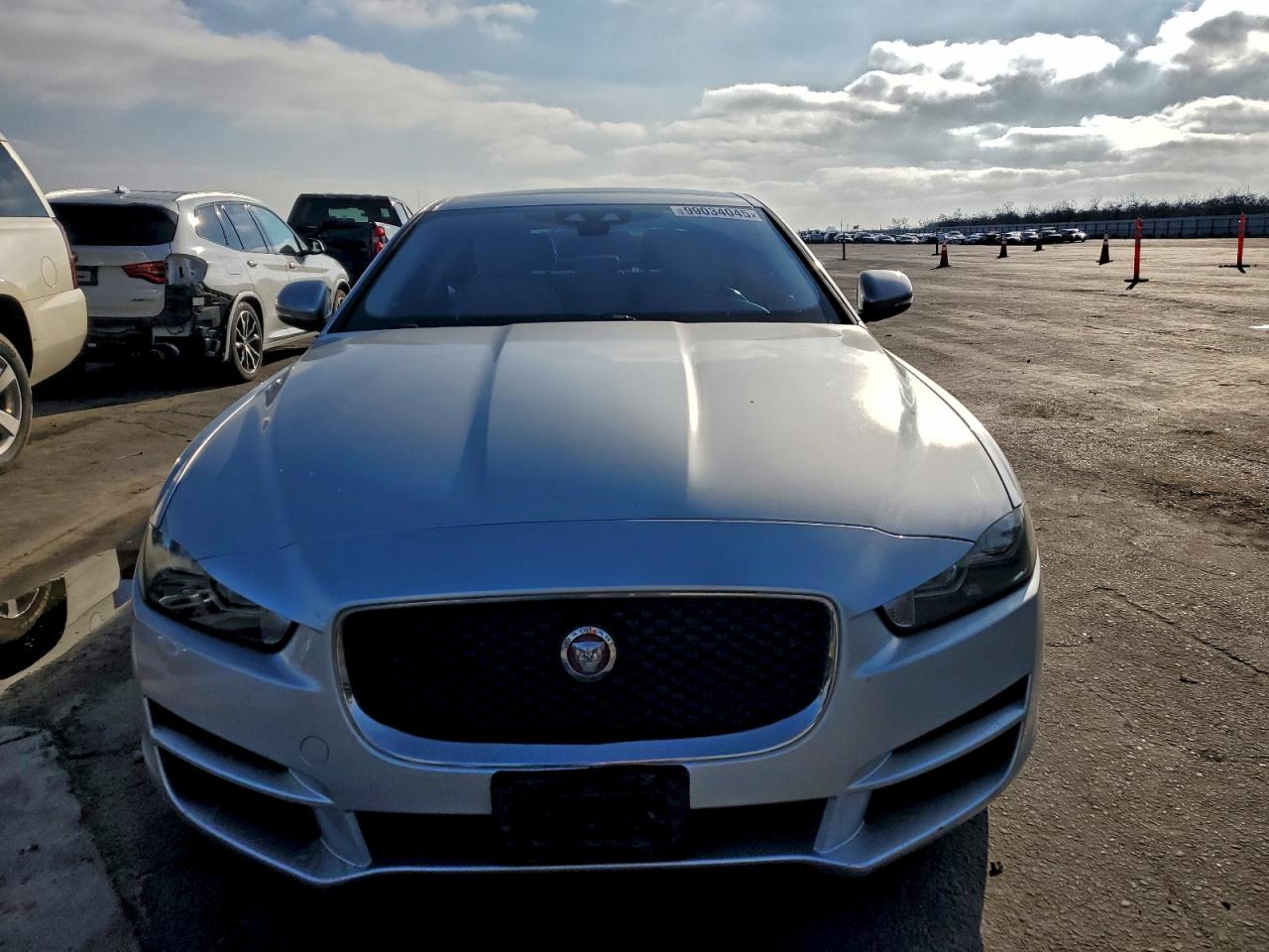 Jaguar XE Prestige Image 4