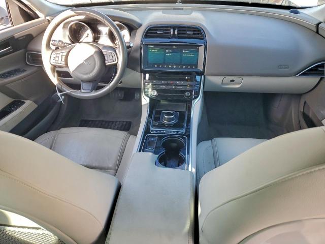 Jaguar XE Prestige Image 3