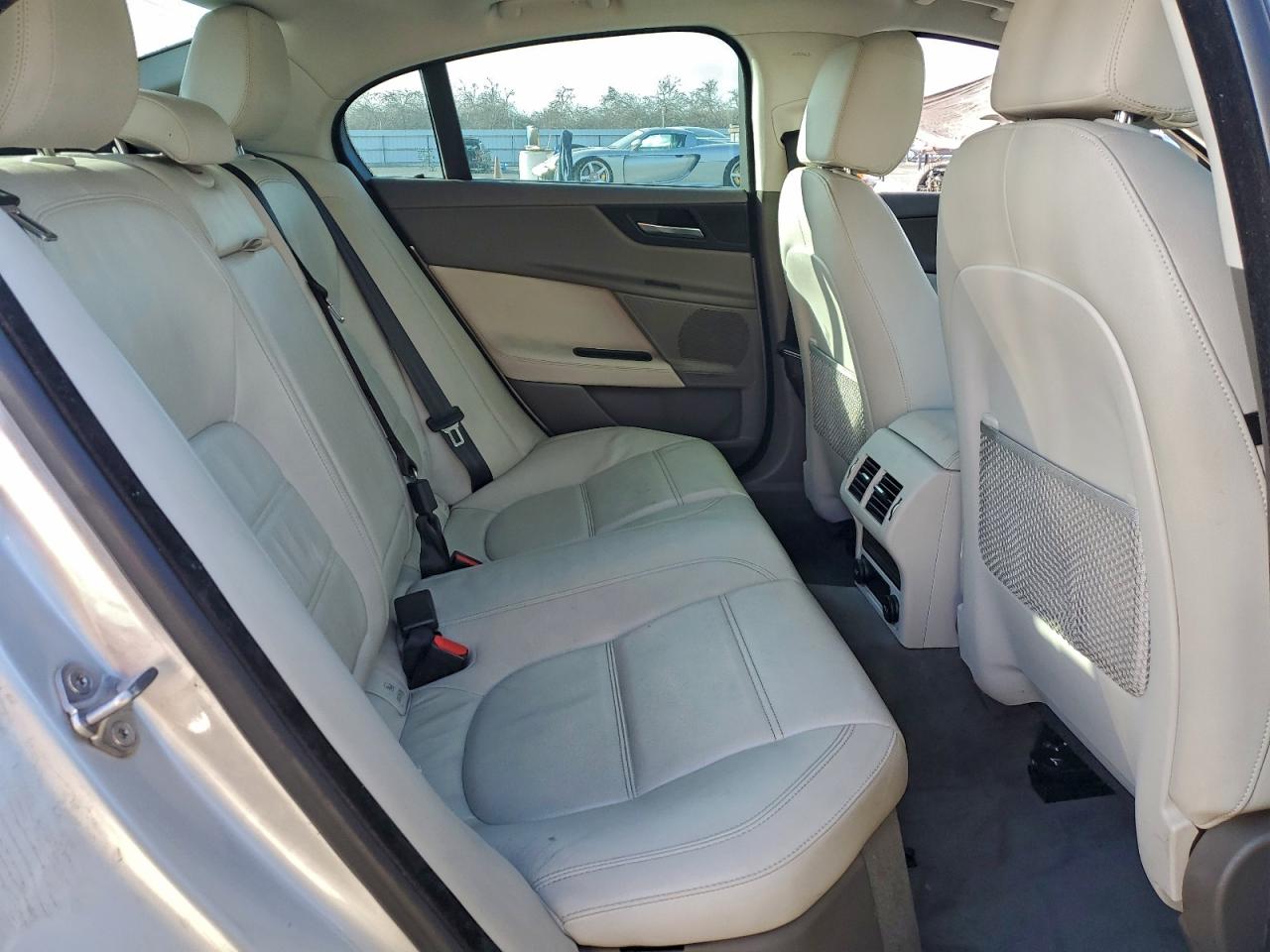 Jaguar XE Prestige Image 5