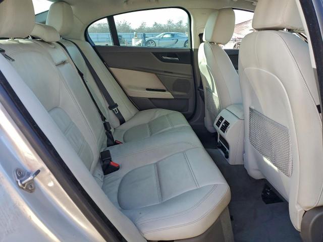 Jaguar XE Prestige Image 5