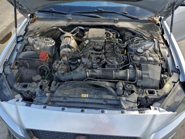 Jaguar XE Prestige Image 11