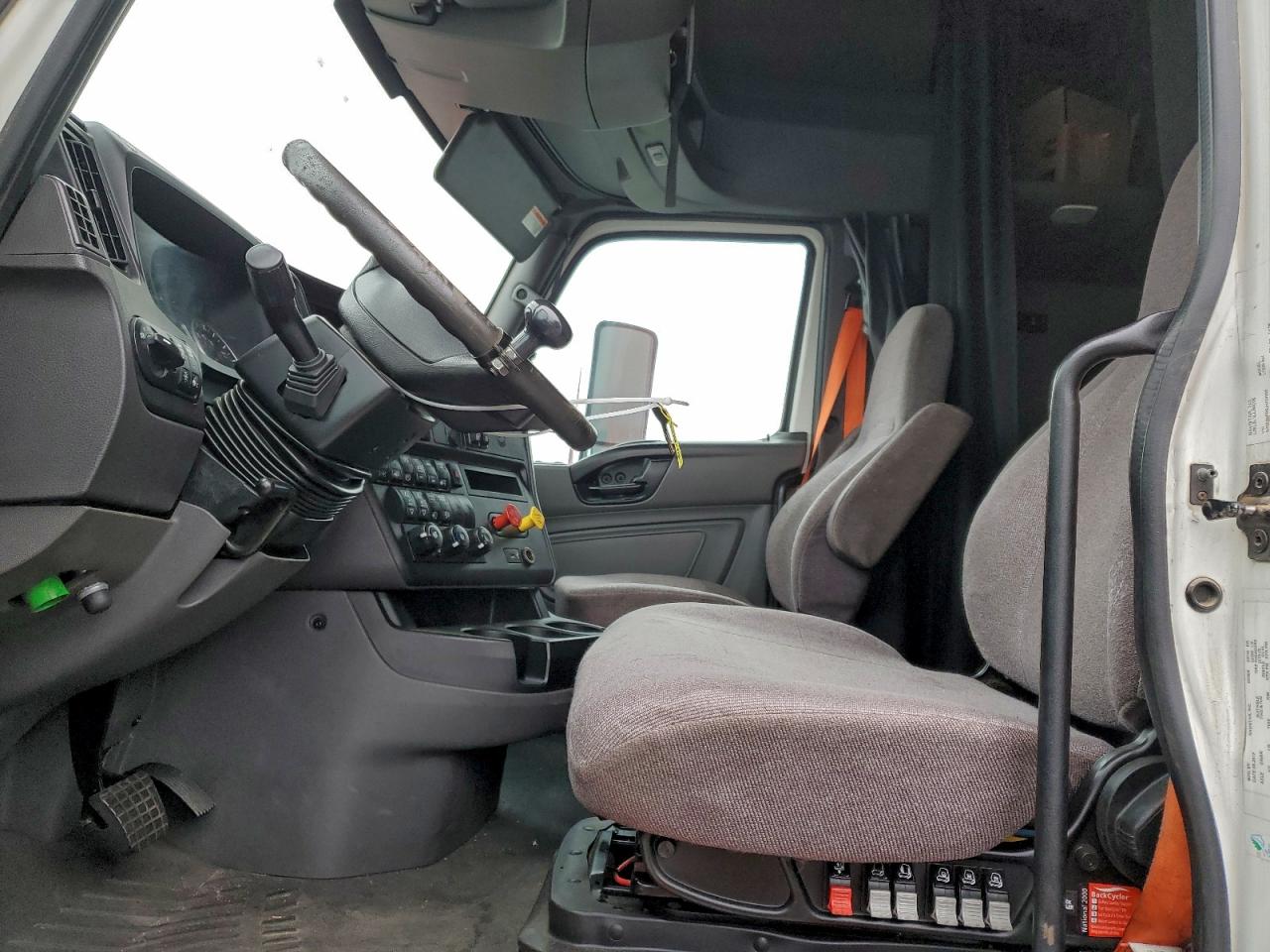 International Lt625 Image 2