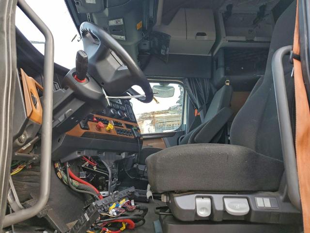 Freightliner Cascadia 1 Image 2