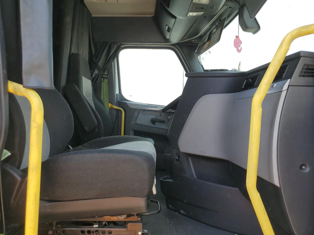 Freightliner Cascadia 1 Image 10