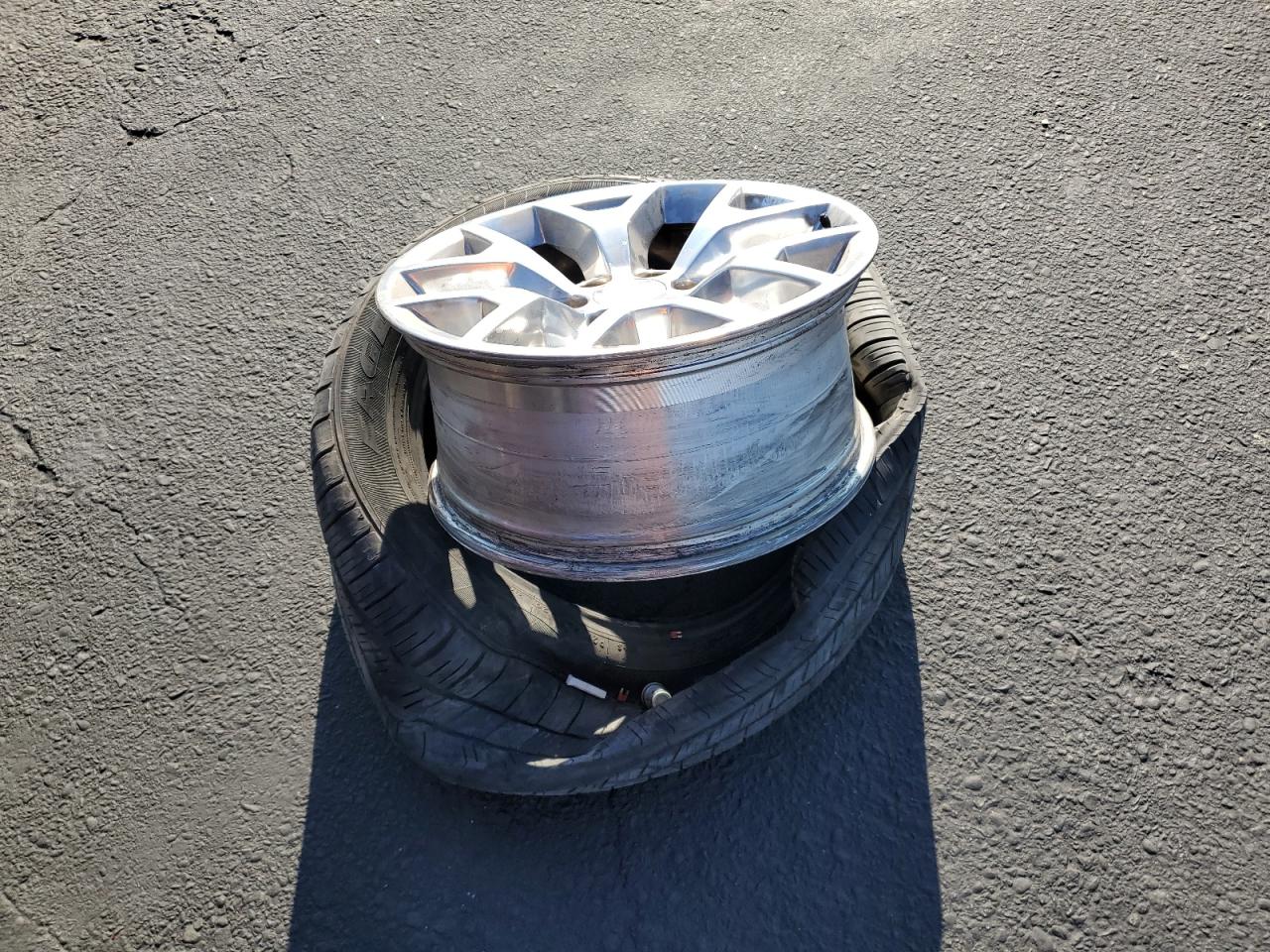 GMC Sierra C1500 Slt Image 2