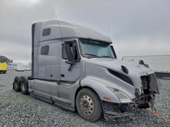  Salvage Volvo Vn