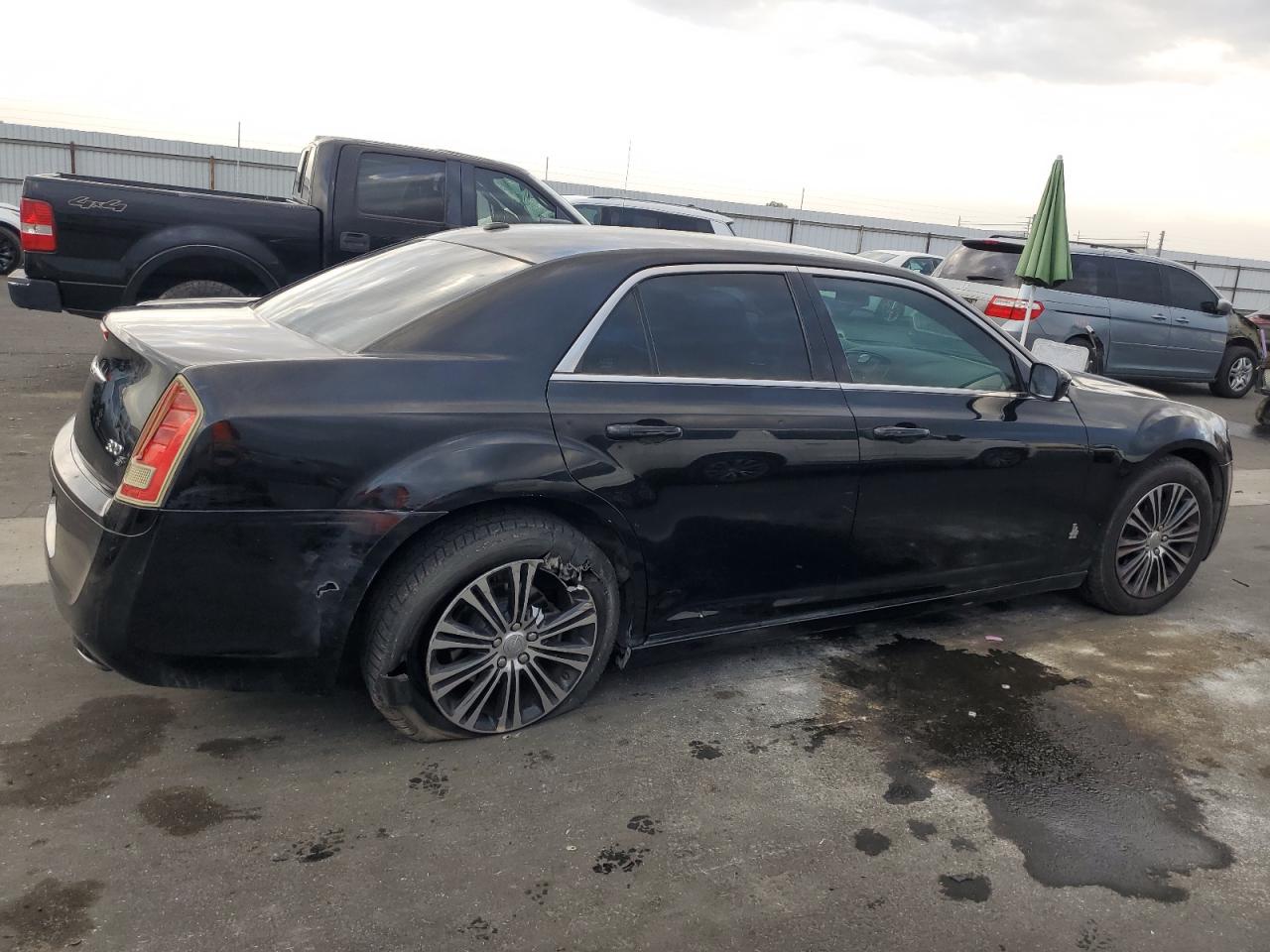 Chrysler 300 S Image 3