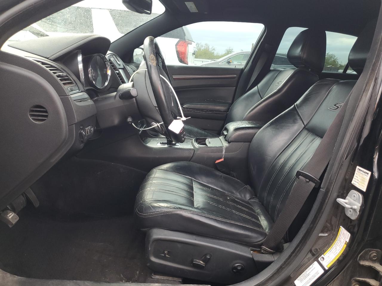 Chrysler 300 S Image 6