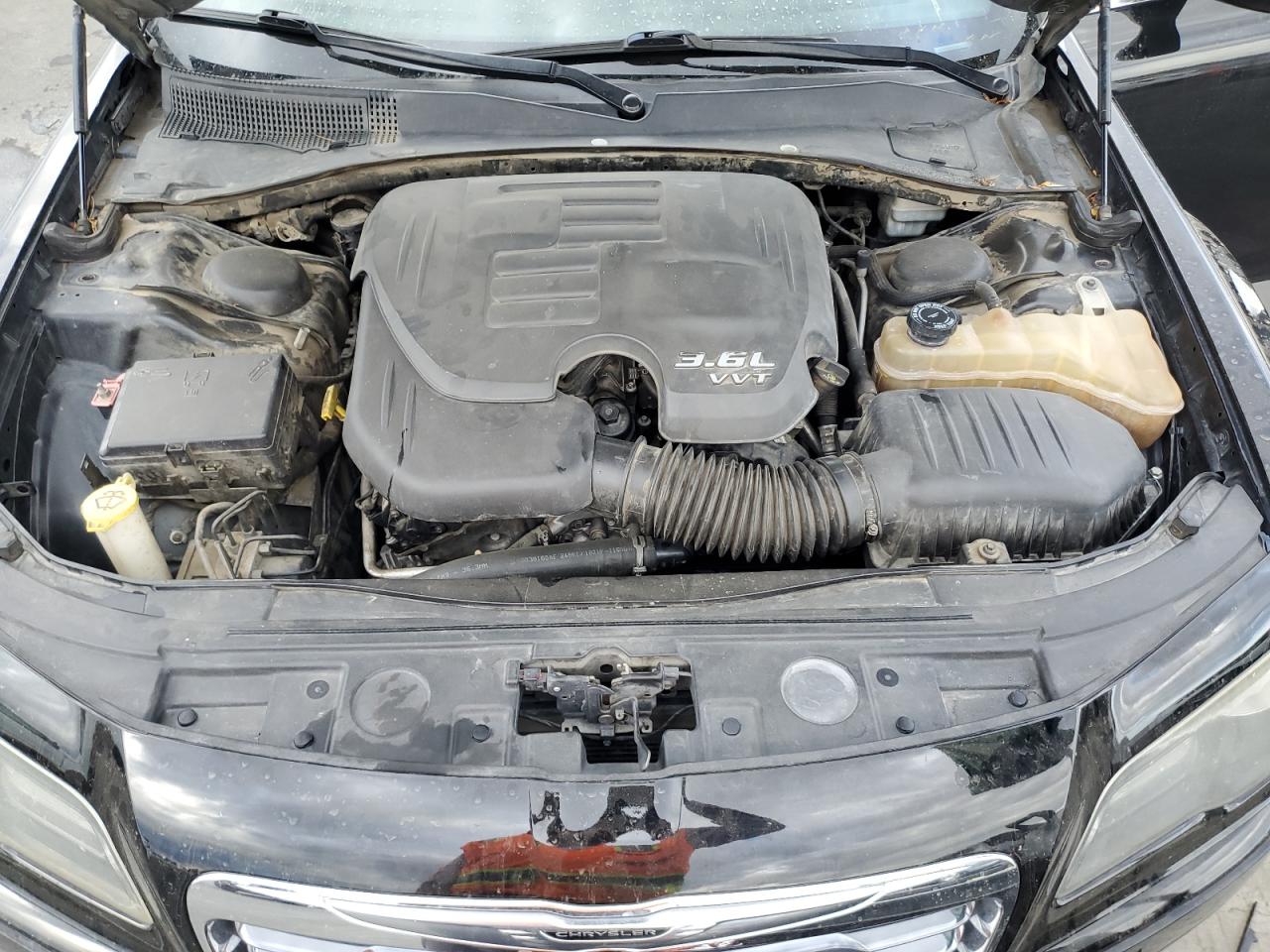 Chrysler 300 S Image 10