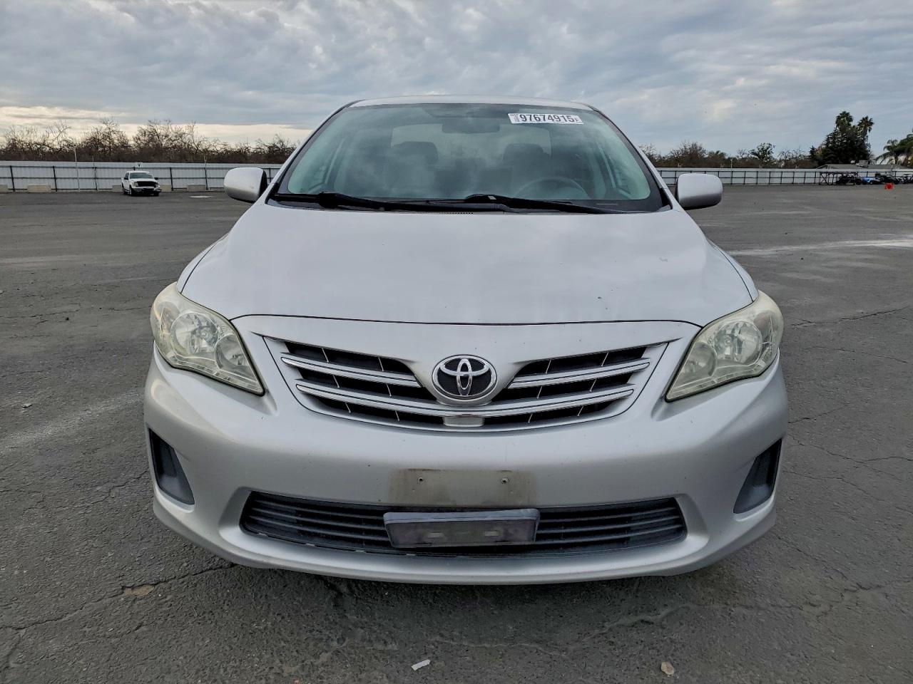 Toyota Corolla Base Image 9