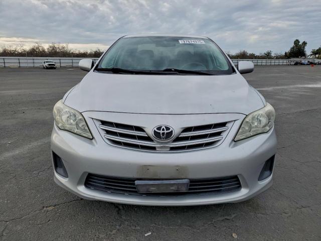 Toyota Corolla Base Image 9