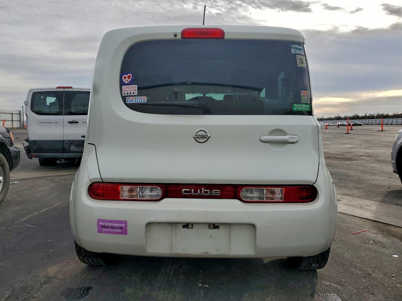 Nissan cube Base Image 3