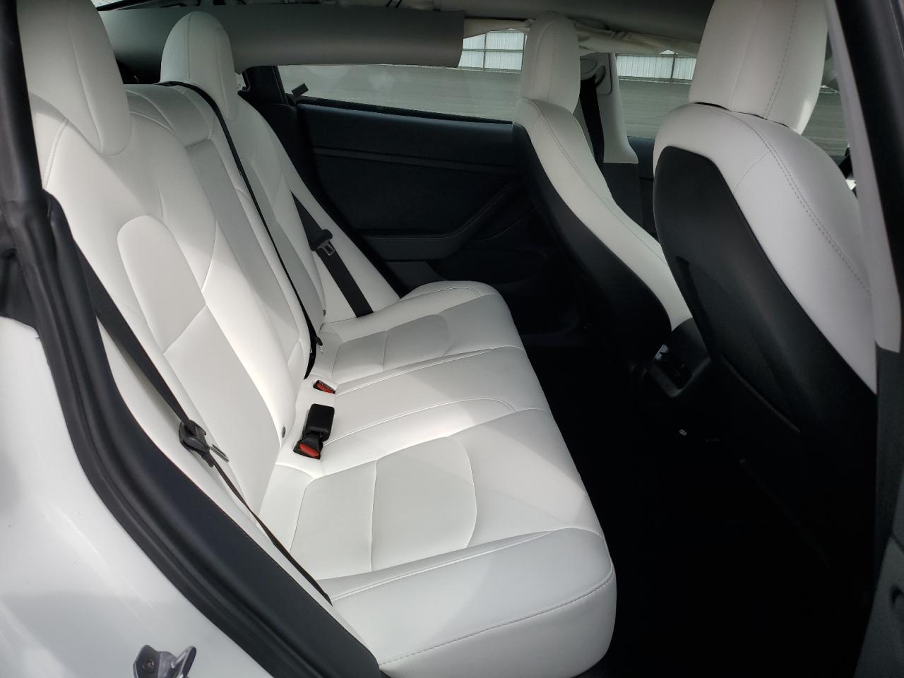 Tesla Model 3 Image 7