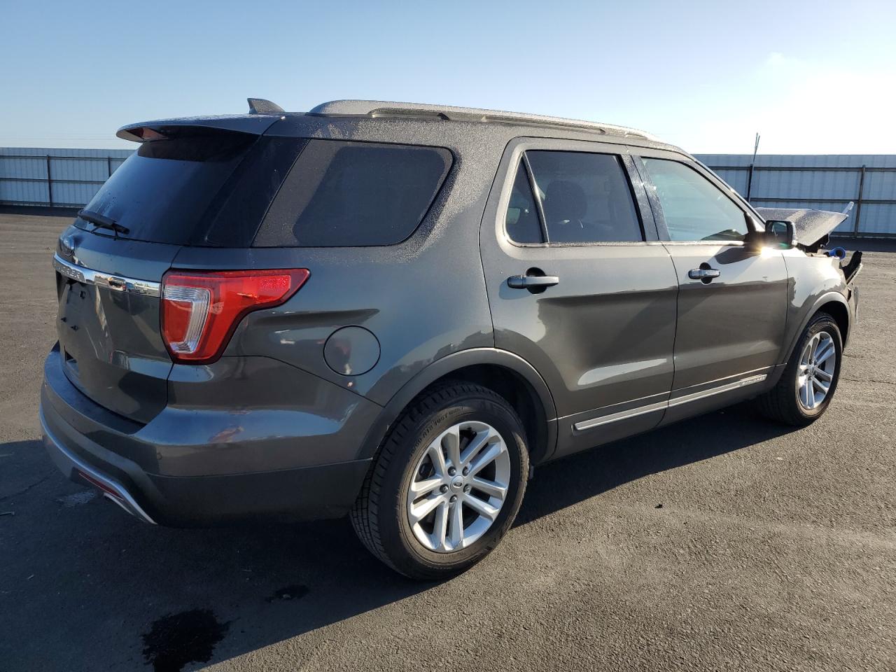 Ford Explorer Xlt Image 2