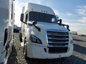  Salvage Freightliner Cascadia 1