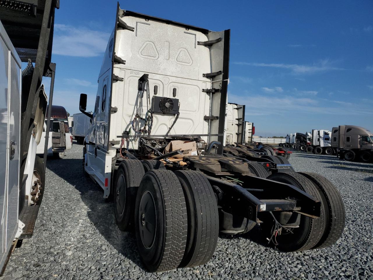 Freightliner Cascadia 1 Image 2