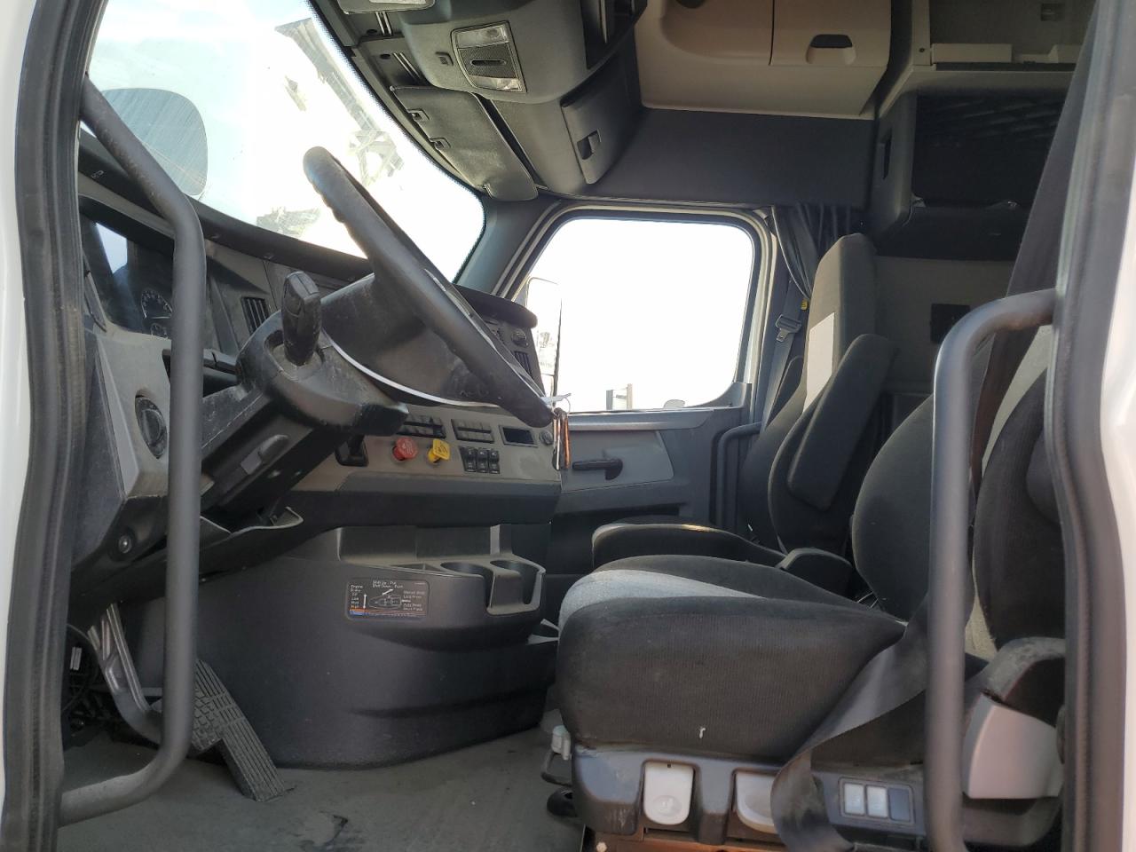 Freightliner Cascadia 1 Image 4