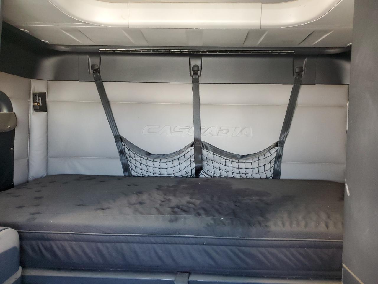 Freightliner Cascadia 1 Image 9