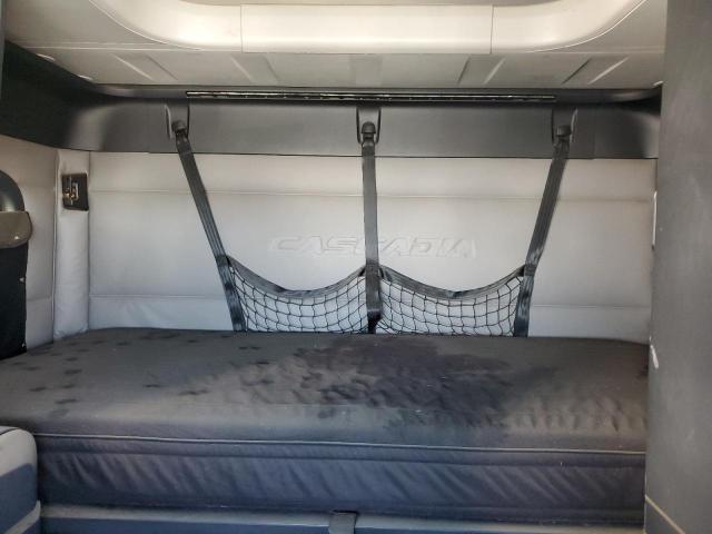 Freightliner Cascadia 1 Image 9