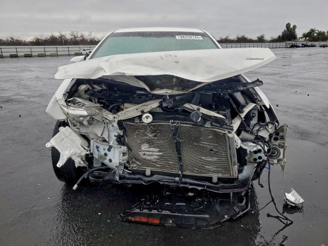 Toyota Camry Base Image 6