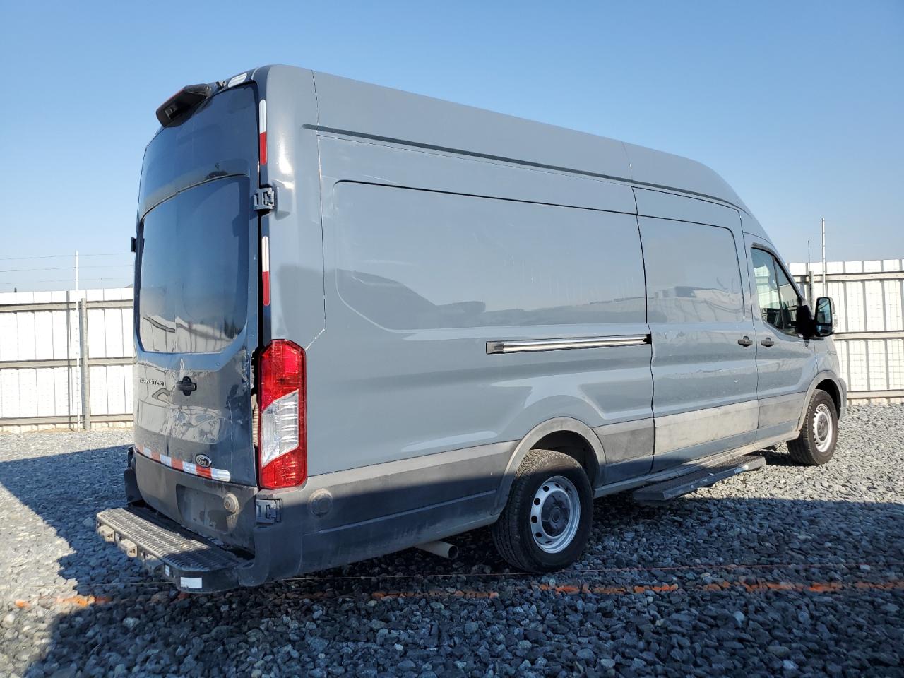Ford Transit T-250 Image 4