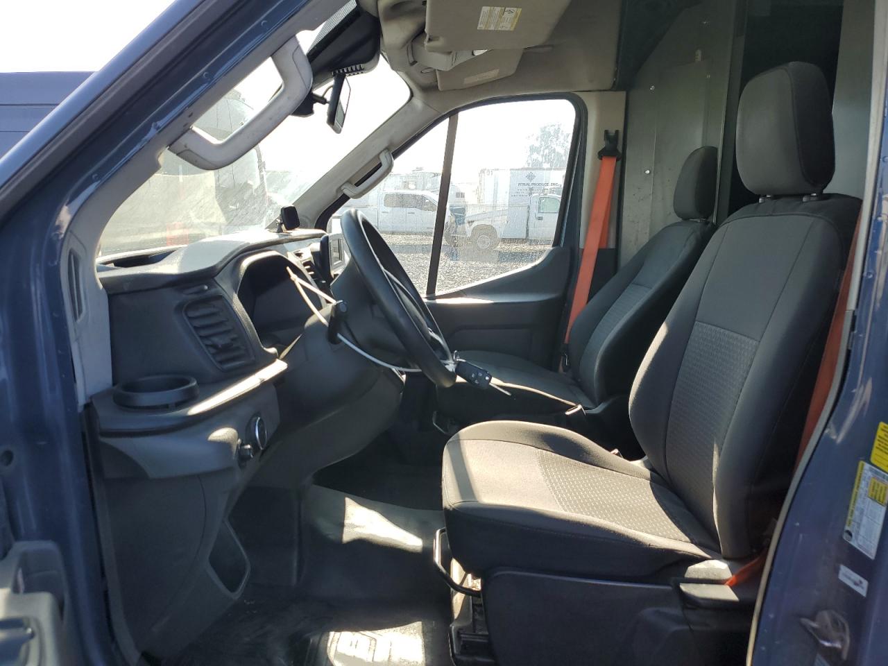 Ford Transit T-250 Image 5