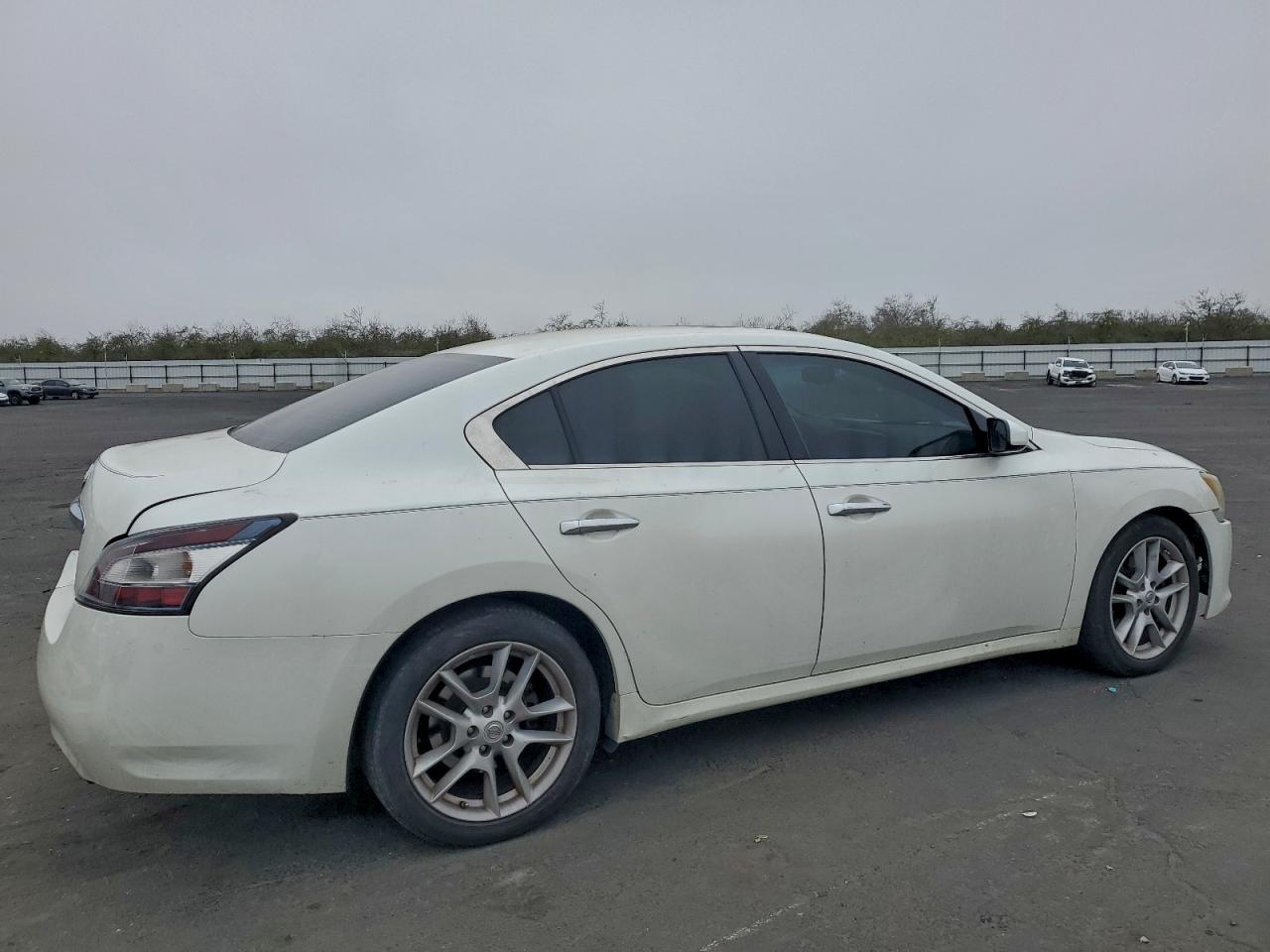 Nissan Maxima S Image 11