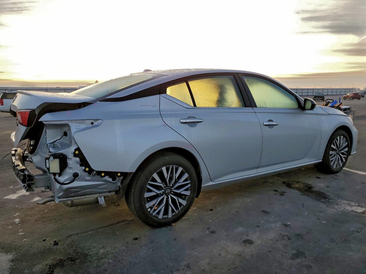 Nissan Altima Sv Image 2