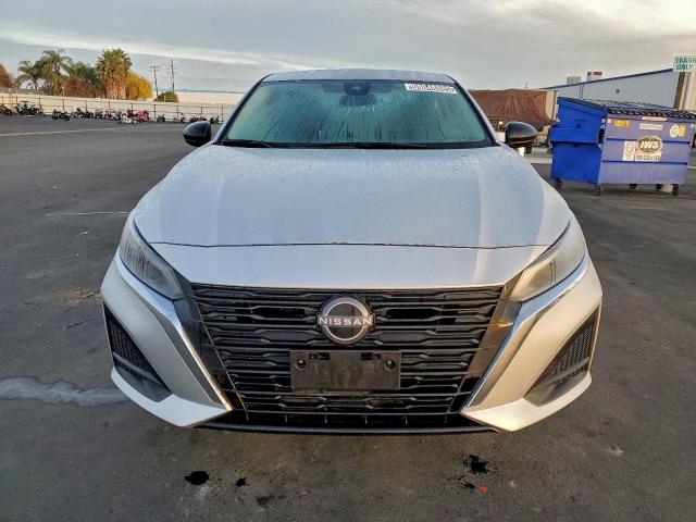 Nissan Altima Sv Image 13