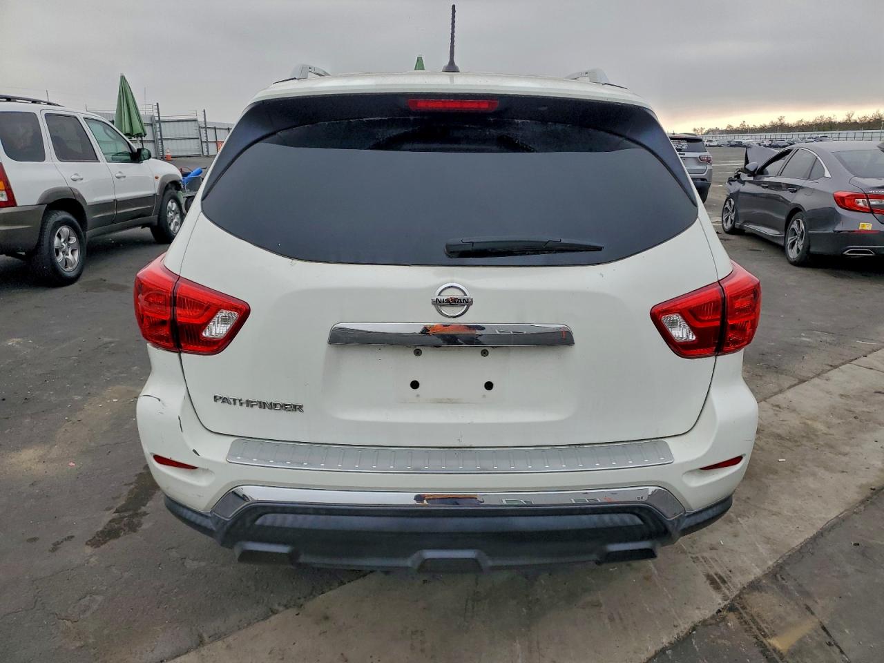 Nissan Pathfinder S Image 13