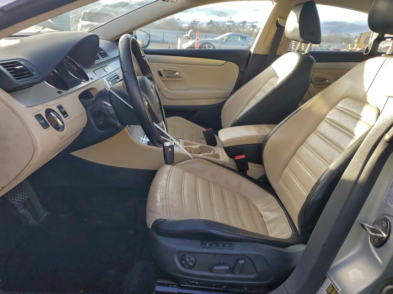 Volkswagen CC Luxury Image 2