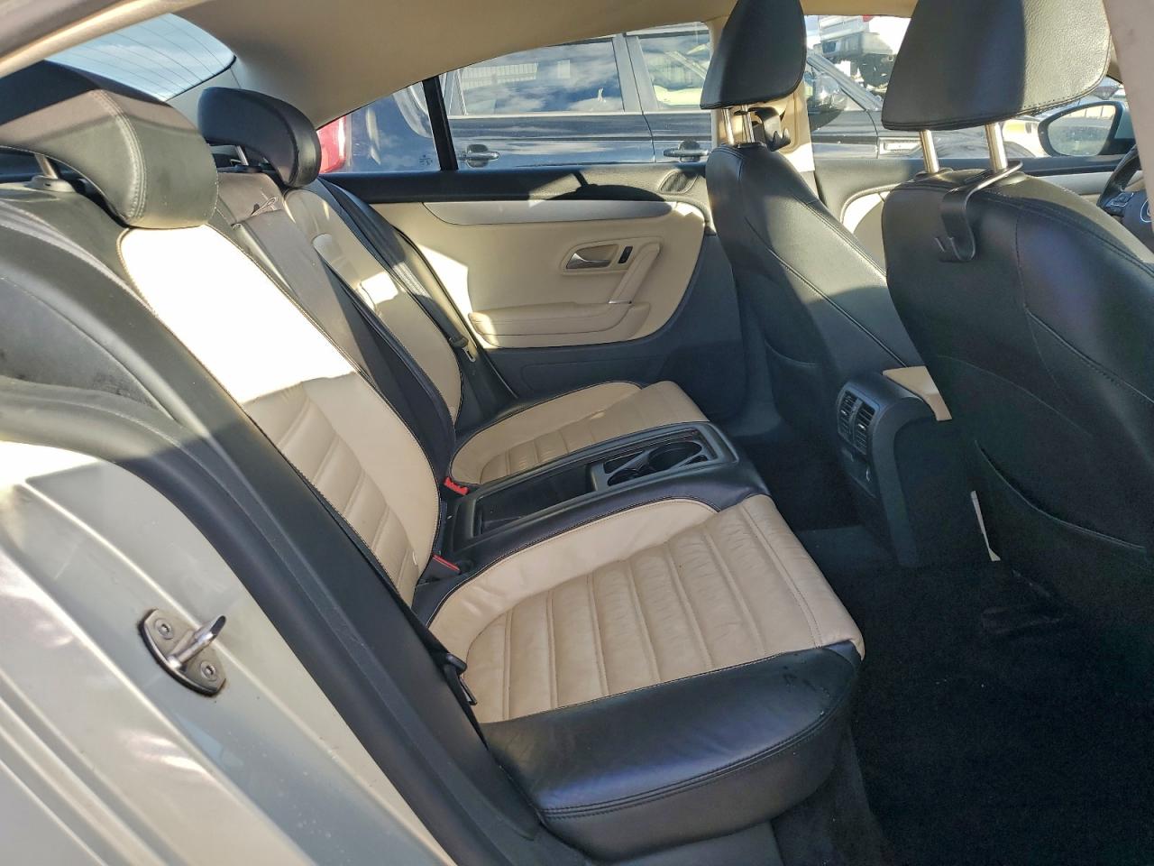 Volkswagen CC Luxury Image 8