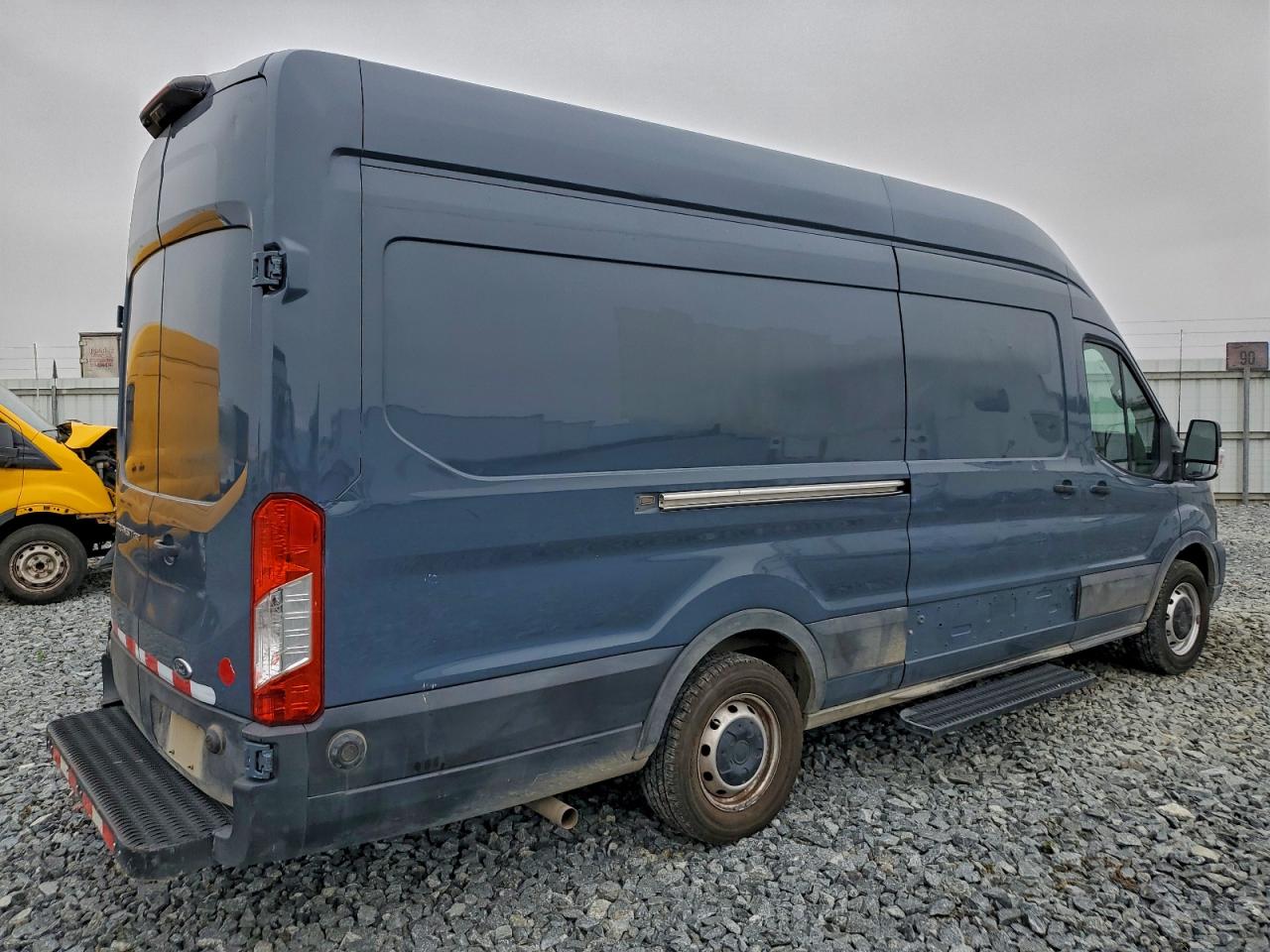 Ford Transit T-250 Image 3