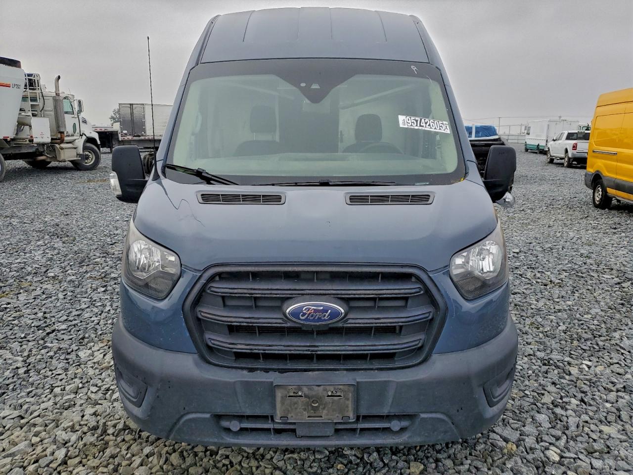 Ford Transit T-250 Image 4
