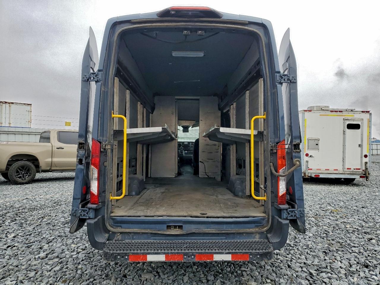 Ford Transit T-250 Image 7