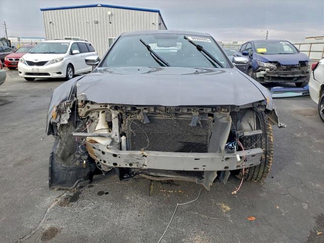 Chrysler 300 Limited Image 2