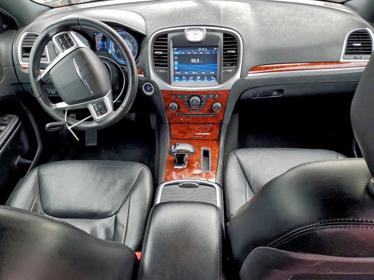 Chrysler 300 Limited Image 7