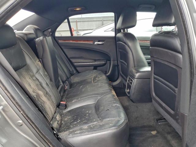 Chrysler 300 Limited Image 11