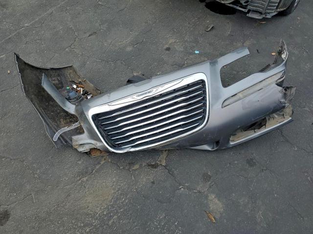 Chrysler 300 Limited Image 12