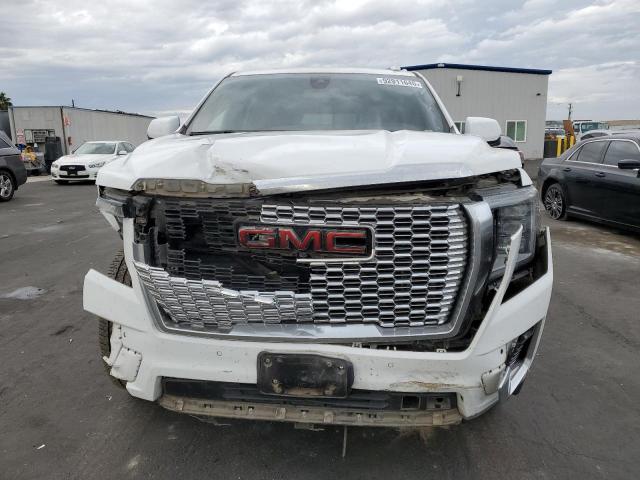 GMC Yukon Denali Image 8